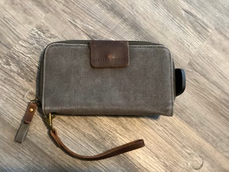 Wallet By Clothes Mentor  Size: Medium Supply